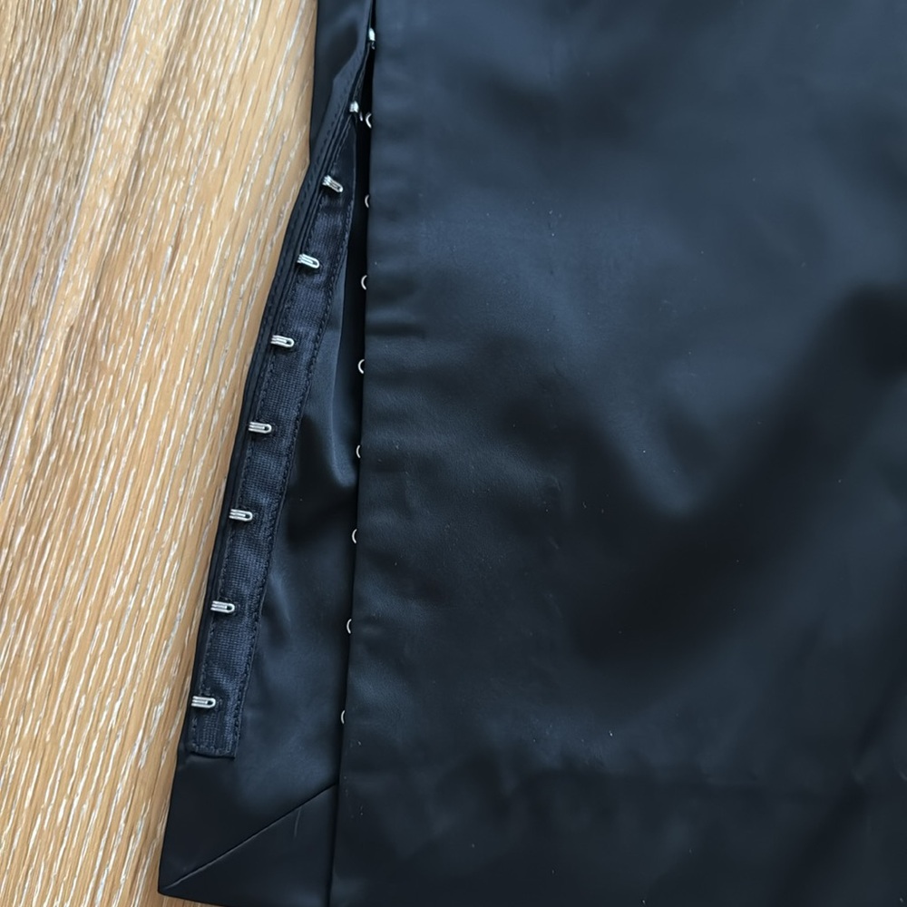 Black pants. - Picture 6 of 6